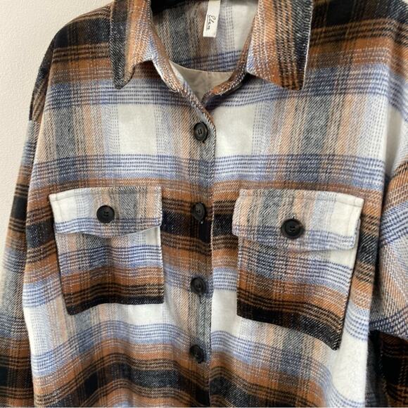 Elan | Riley Plaid Shacket - Picture 9 of 11